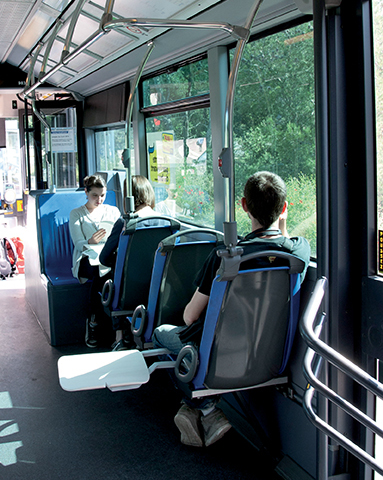 Objets de liaisons, 2013 Métal et bois, dimensions variables