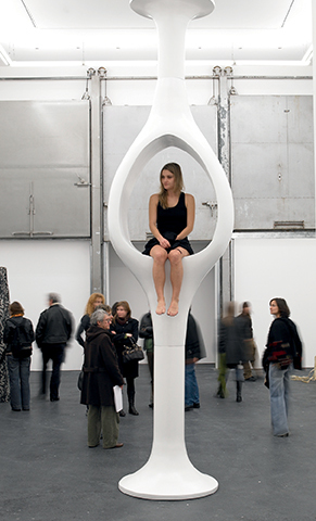 Méditator, 2005, Composite peint, 500 x 100 x 90 cm