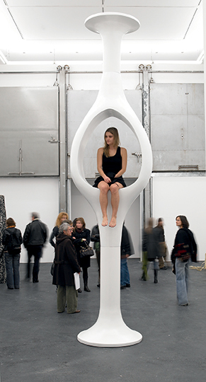 Méditator, 2005, Composite peint, 500 x 100 x 90 cm