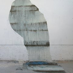 Grotte 1, 2011 Installation in situ - ciment, peinture Dimensions variables (photographie dans l’atelier : H. 3 m, L. 3 m, l. 2 m)