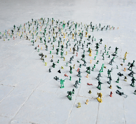 Pacifiste(s), 2010. Figurines de soldat, dimensions variables