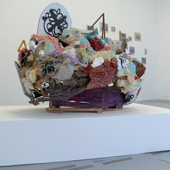 Corail mutant, 2010. Collection Déchets salès/Méditerranée en danger. Matériaux divers, 100 x 140 x 100 cm