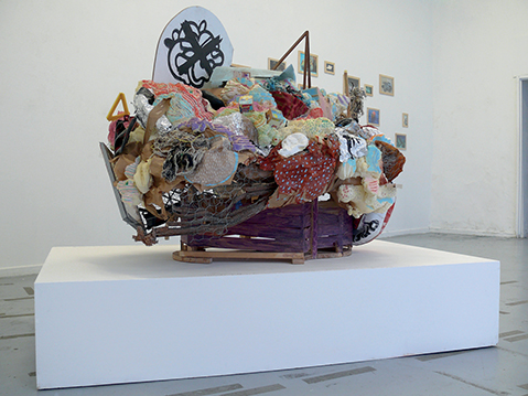 Corail mutant, 2010. Collection Déchets salès/Méditerranée en danger. Matériaux divers, 100 x 140 x 100 cm