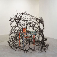 Les funérailles de Sara, 2005 Livre, plexiglas, pastel gras, résine époxy, fil de fer, fibre de carbone, 210 x 210 x 200 cm Vues de l'exposition Nos Funérailles, Galeries des ateliers d'artistes de la ville de Marseille Photographies Denis Prisset