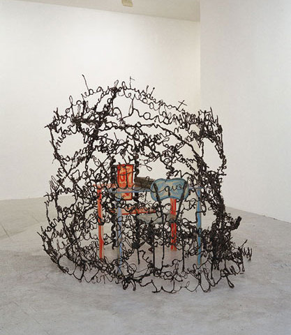 Les funérailles de Sara, 2005 Livre, plexiglas, pastel gras, résine époxy, fil de fer, fibre de carbone, 210 x 210 x 200 cm Vues de l'exposition Nos Funérailles, Galeries des ateliers d'artistes de la ville de Marseille Photographies Denis Prisset