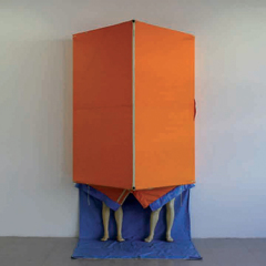 Dans la tente, cire,toile et toile cirée, 270 x 150 x 90 cm, 2007