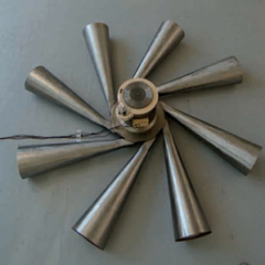 33 tours et puis s’en vont, Sirène d’alerte, platine vinyl, amplification, 320 x 320 cm, 2007