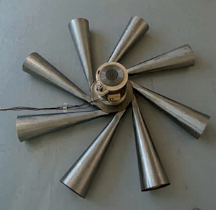 33 tours et puis s’en vont, Sirène d’alerte, platine vinyl, amplification, 320 x 320 cm, 2007