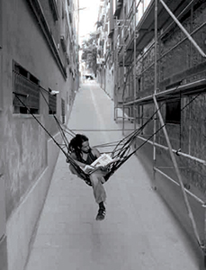 Araignée citadine, assise en gomme élastique tressée, 2007