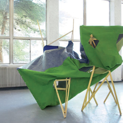 Sous la manche / 2008 / bois et moquette / 250x250x200cm