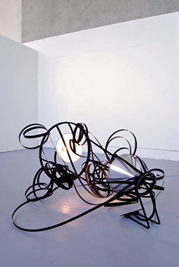 On/Off / 2008 / métal et électricité / 90 x 130 x 100 cm