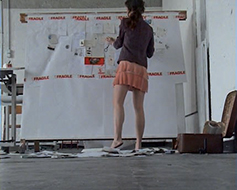 “Sans titre ?” / 2007-2008 / performance avec bande sonore, dessins, collages sur papier, valises, ruban