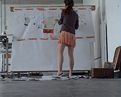“Sans titre ?” / 2007-2008 / performance avec bande sonore, dessins, collages sur papier, valises, ruban