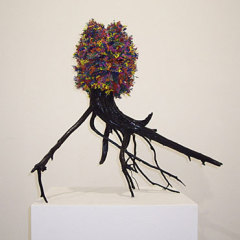 Sans titre - 2010 Souche, lichen, peinture 53 x 49 x 42 cm