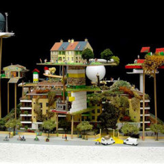 Résidence dégénérée, 2002 - Collection FRAC PACA Maquette, bois, verre, électricité, matériaux de maquettiste... 150 x 120 x 83 cm Vues de l'exposition Lotissement de cimaises organisée par le FRAC PACA, à la Villa Arson, Nice, 2005