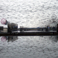 Pump it up !, 2011 Chaise gonflable, structure en métal, deux coussins gonflables médicaux en PVC, boules en bois, deux gonfleurs à pied, 46 x 46 x 82 cm