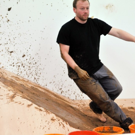 Charlie-Jeffery-Prefigured-2009-Performance-Photo-Aurélien Mole