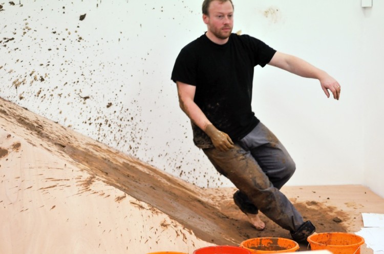 Charlie-Jeffery-Prefigured-2009-Performance-Photo-Aurélien Mole